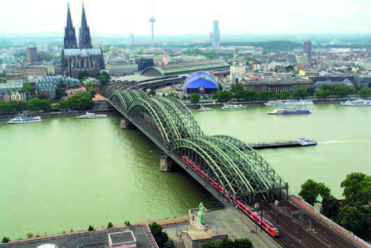Hohenzollernbrücke Köln heute
